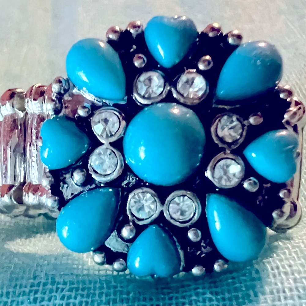 Turquoise and clear stones expandable ring